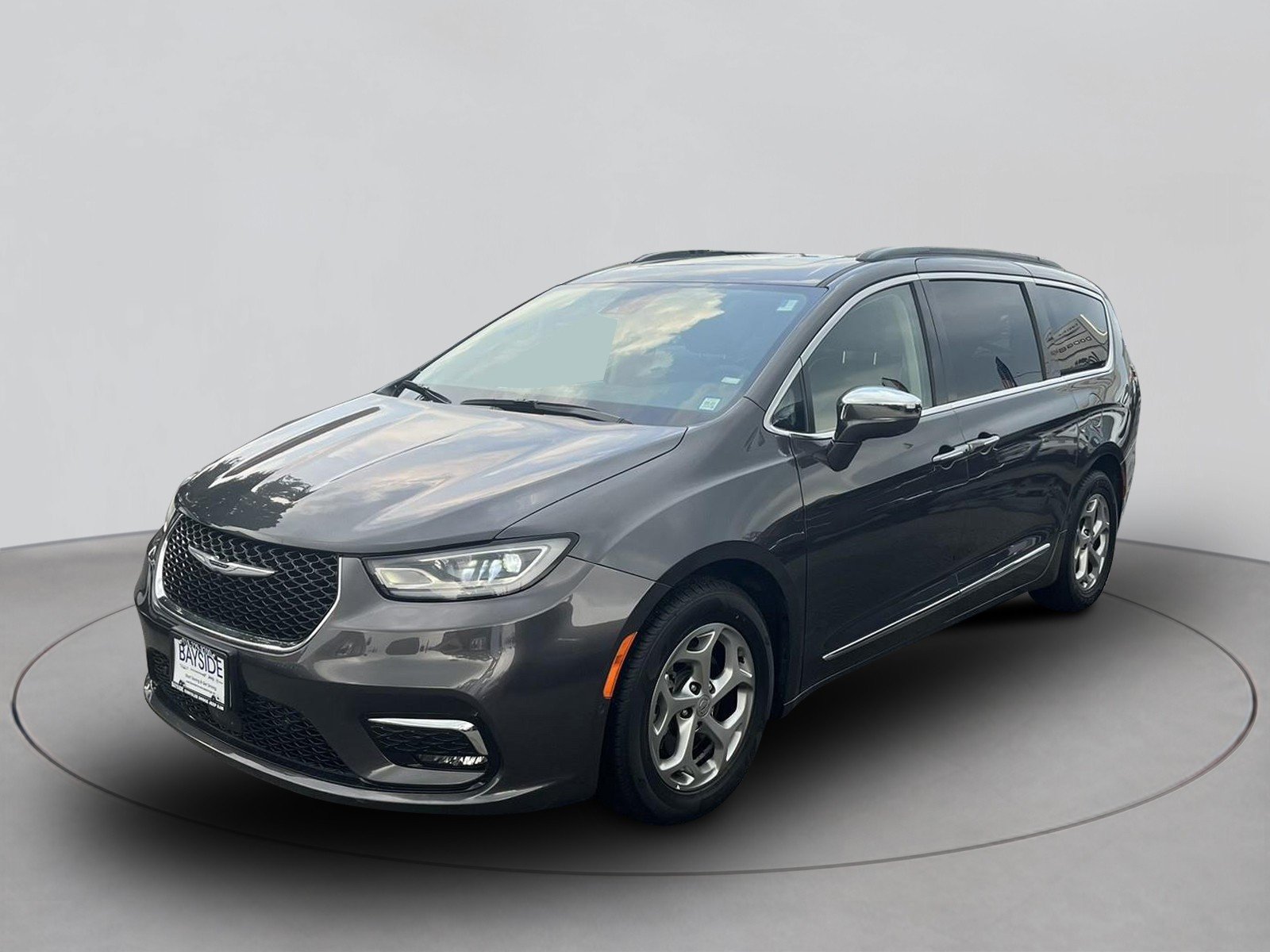 Used 2022 Chrysler Pacifica Limited with VIN 2C4RC1GG2NR182417 for sale in Bayside, NY