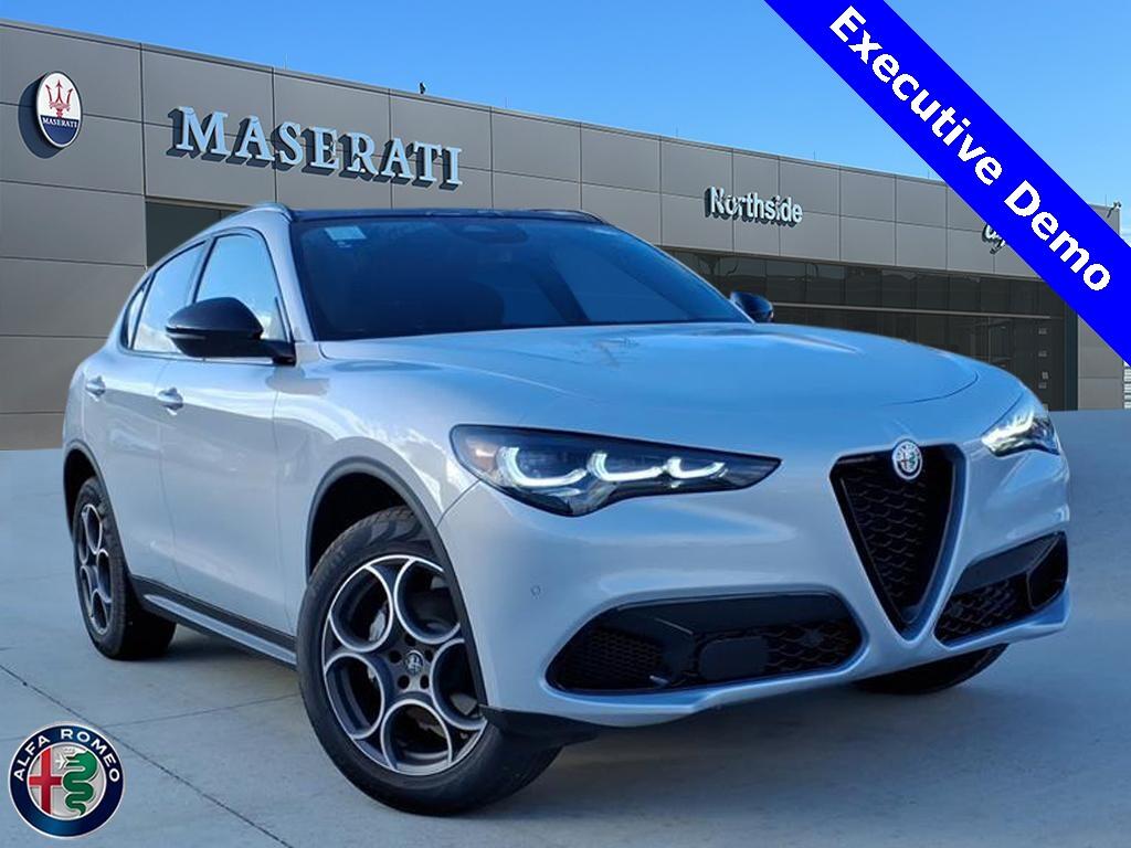 2025 Alfa Romeo Stelvio Base's photo