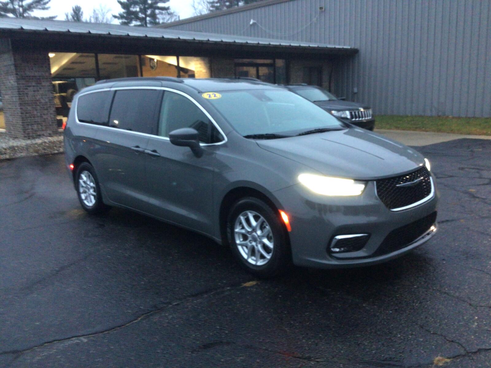 2022 Chrysler Pacifica Touring L - Photo 8
