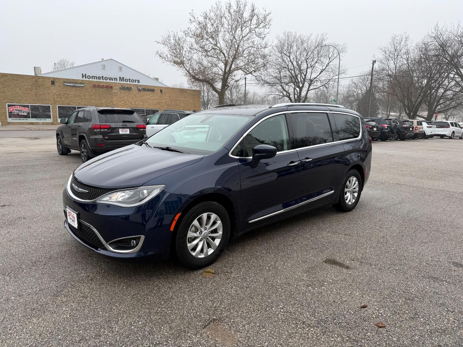 2018 Chrysler Pacifica Touring L Plus's photo