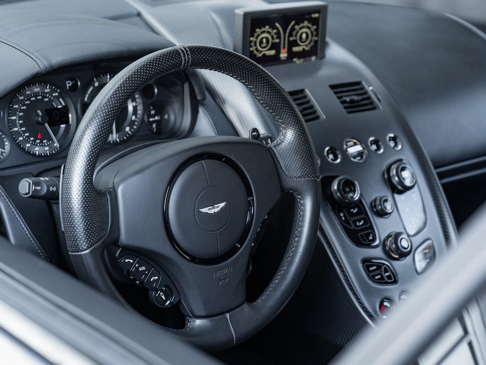 2019 Aston Martin Rapide - Photo 19