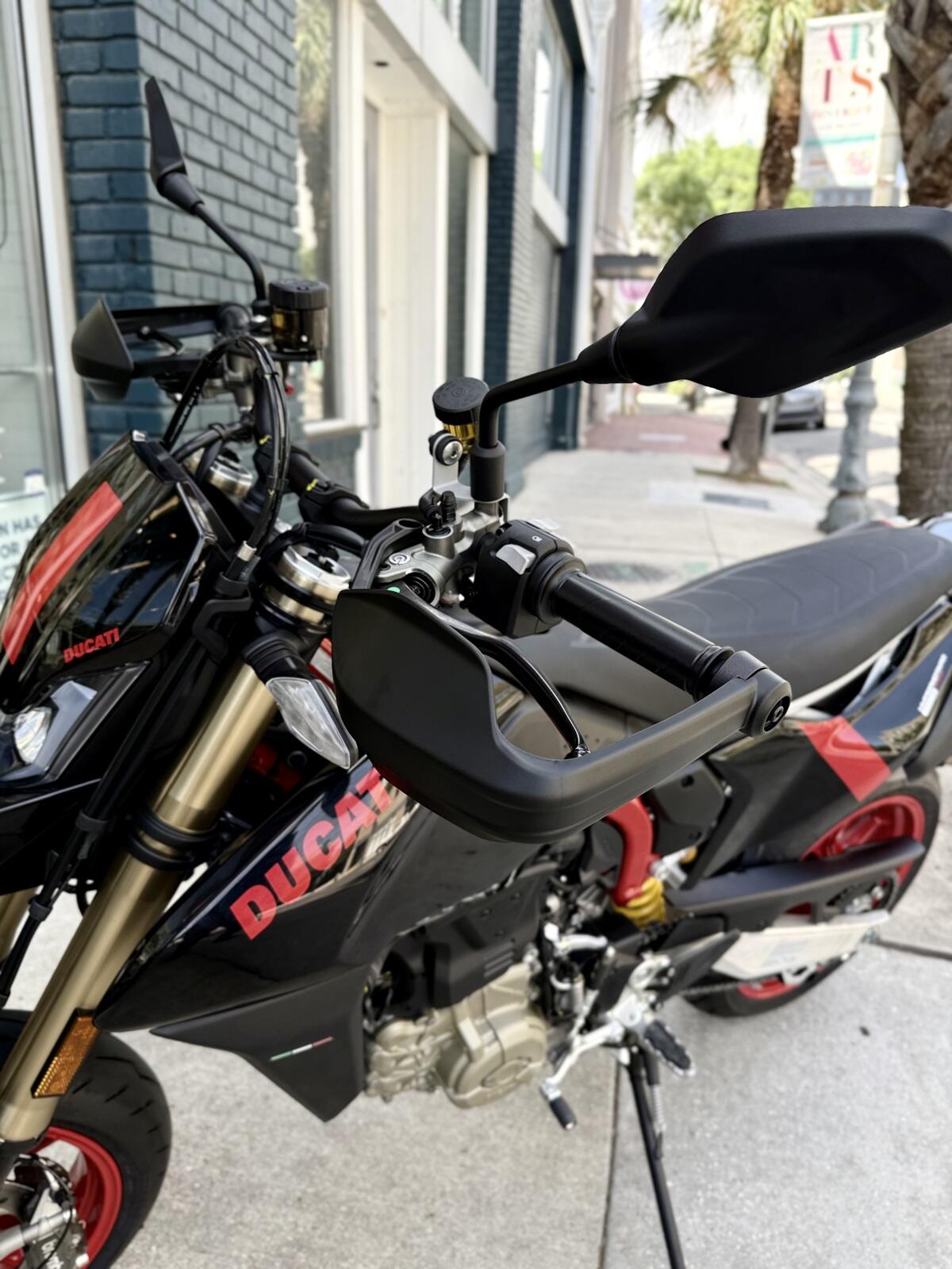 New 2027 Ducati HYPERMOTARD 698 MONO NERA 