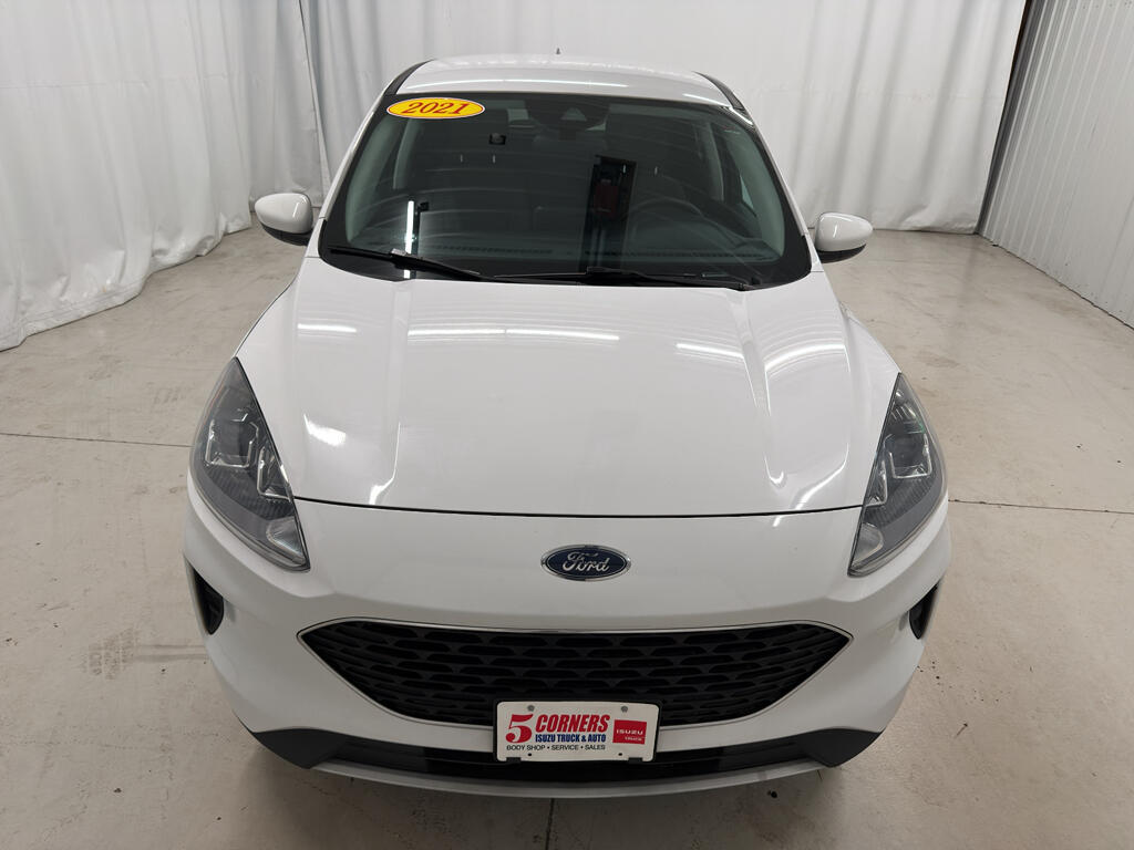 Used 2021 Ford Escape SE with VIN 1FMCU0G65MUA78330 for sale in Cedarburg, WI