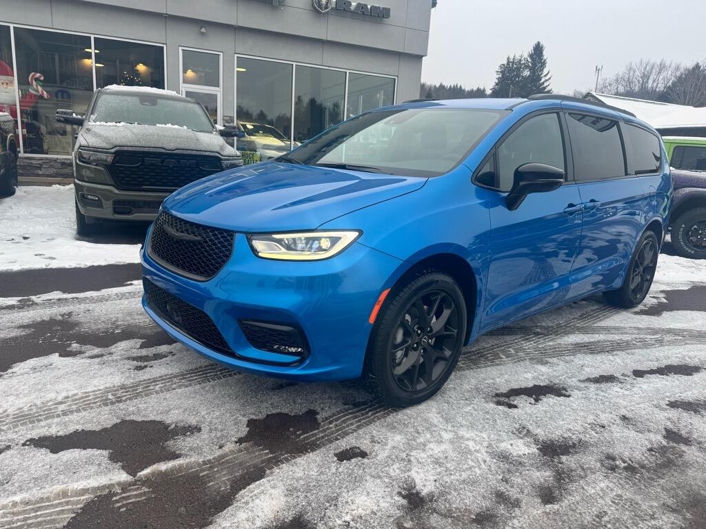 2026 Chrysler Pacifica Select AWD's photo