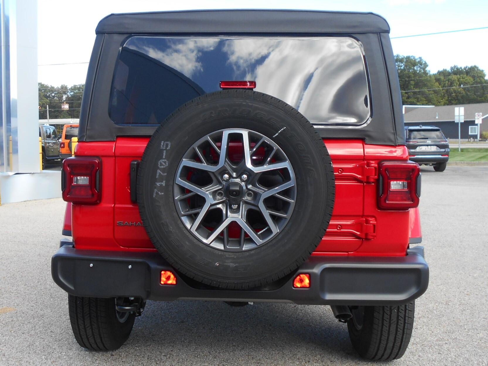 2025 Jeep Wrangler 4-Door Sahara - Photo 25