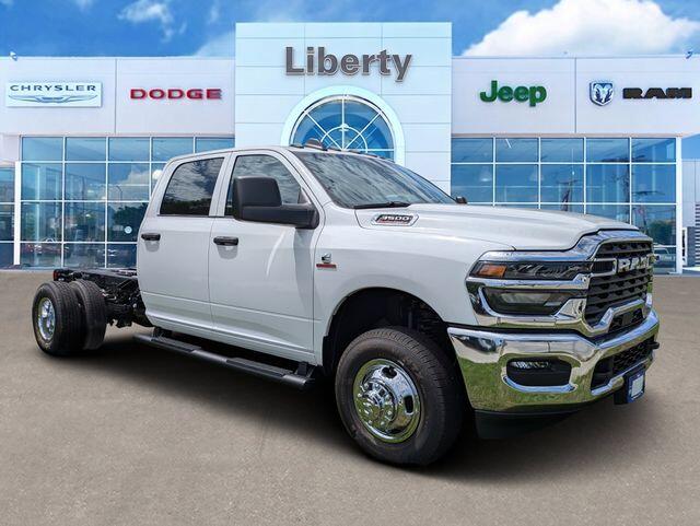 2026 RAM 3500 Chassis 3500 Tradesman Crew Cab Chassis 4x4 60' Ca