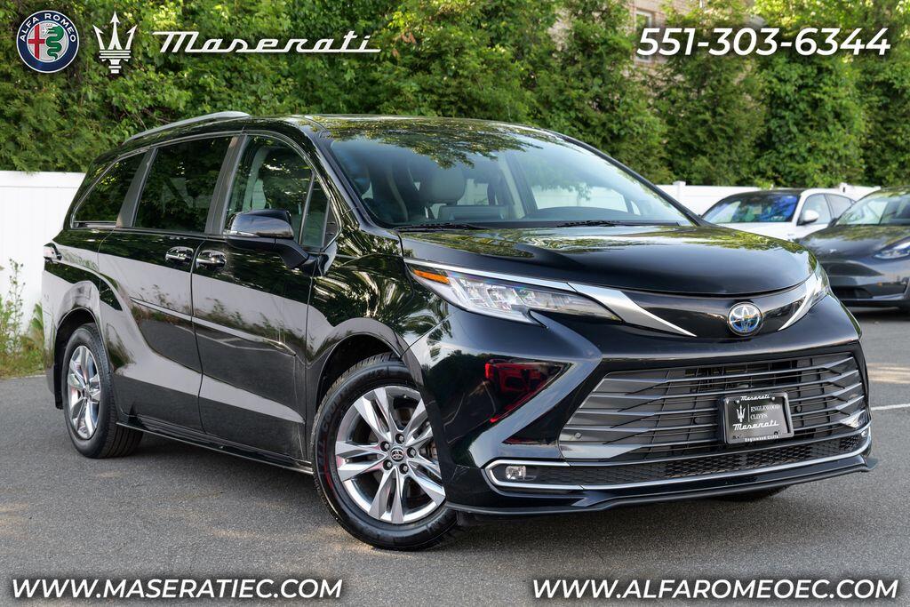 2023 Toyota Sienna Limited 7-Passenger Hybrid AWD's photo