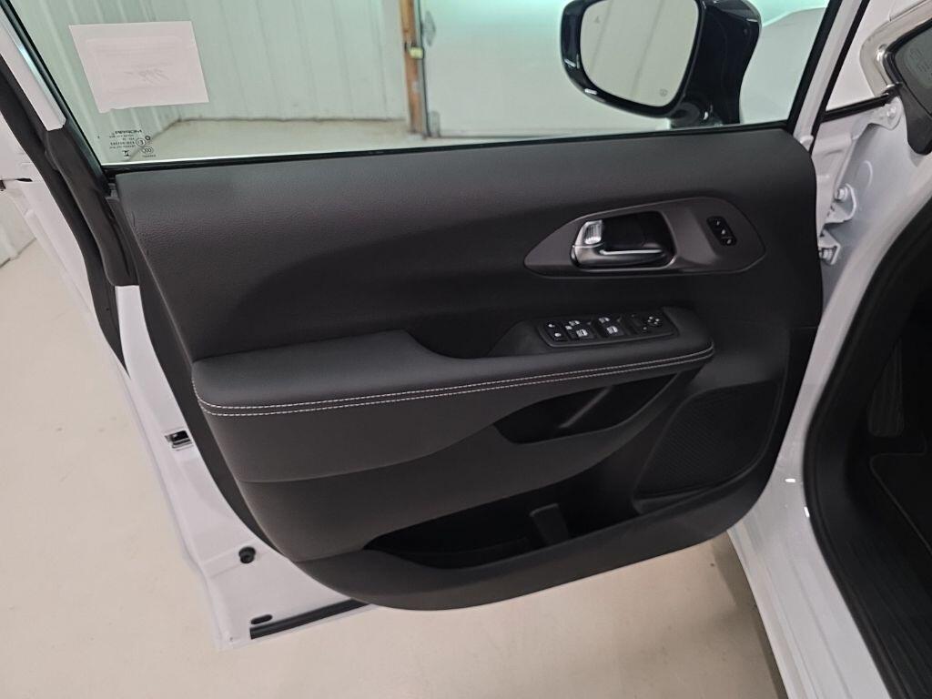 2026 Chrysler Pacifica Select - Photo 12