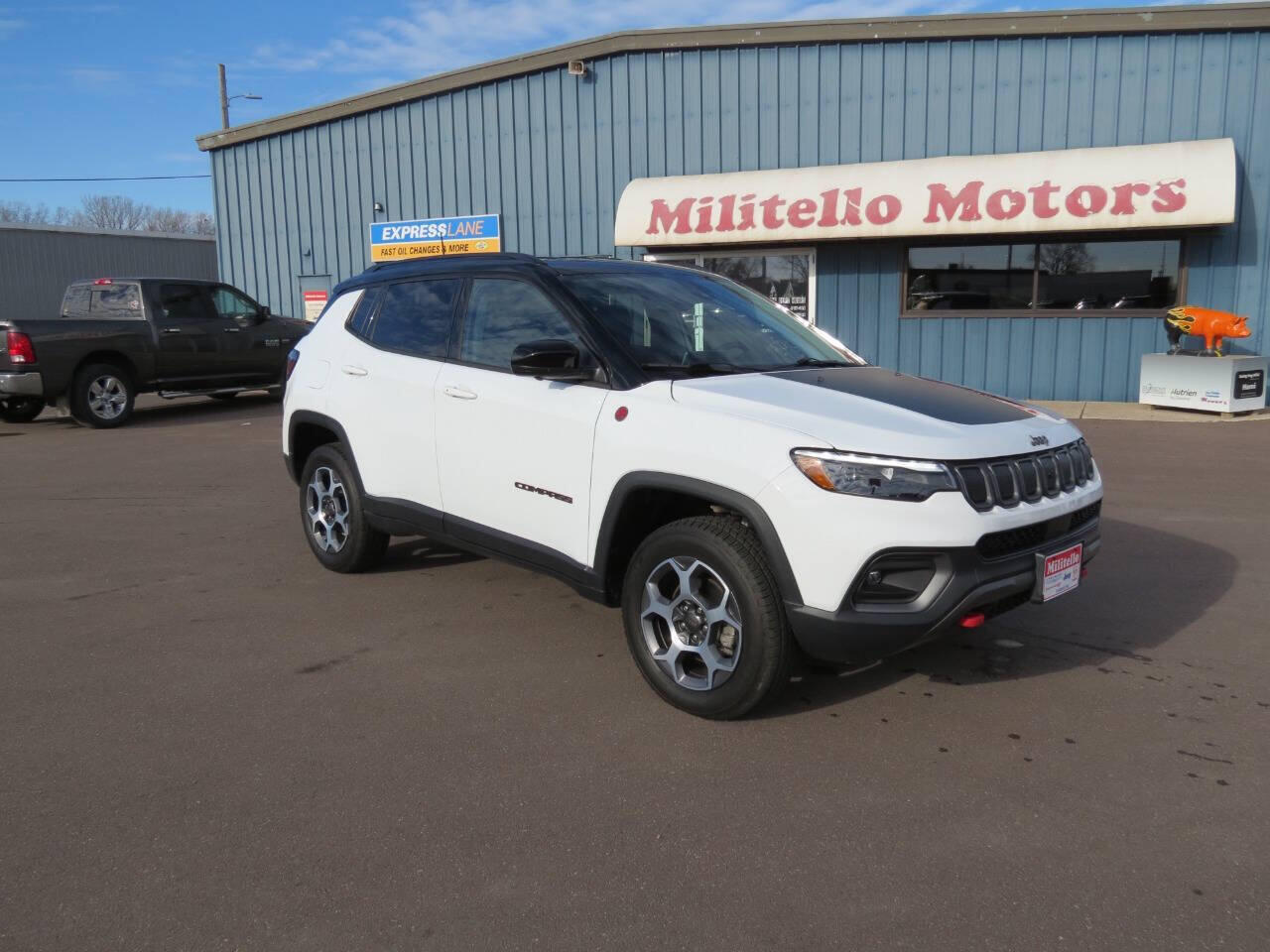 Used 2022 Jeep Compass Trailhawk with VIN 3C4NJDDB2NT193056 for sale in Fairmont, Minnesota