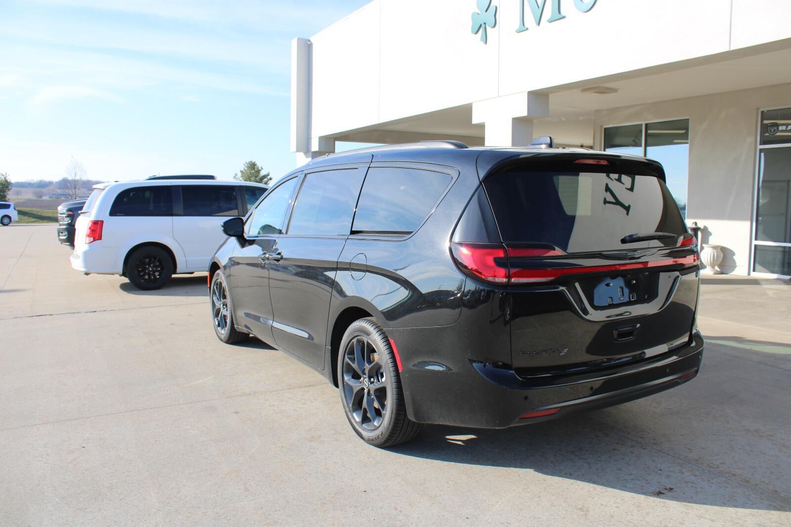 2026 Chrysler Pacifica Select - Photo 7