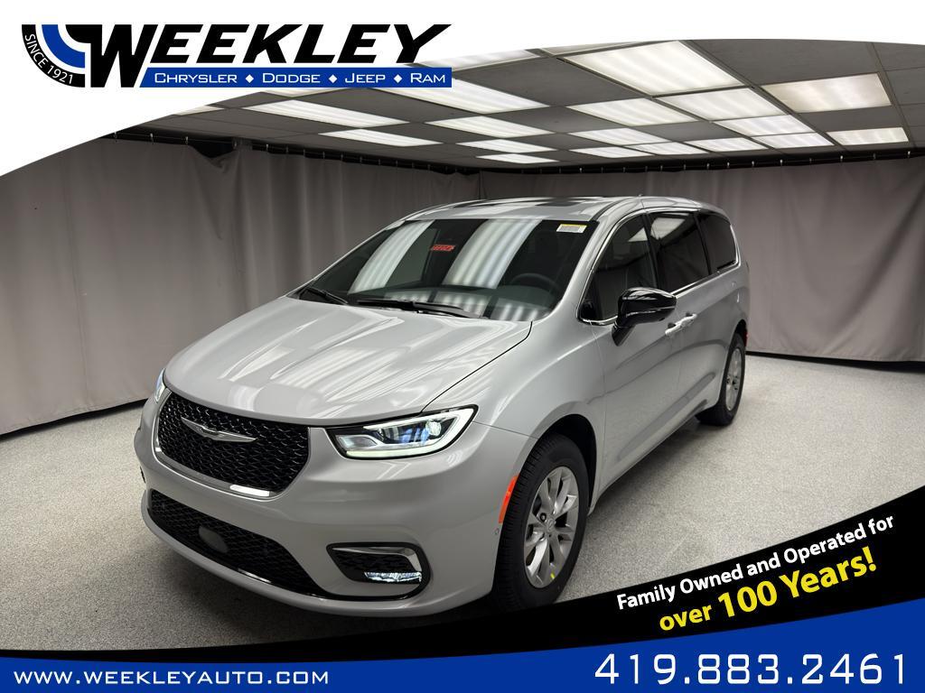 2026 Chrysler Pacifica Limited's photo