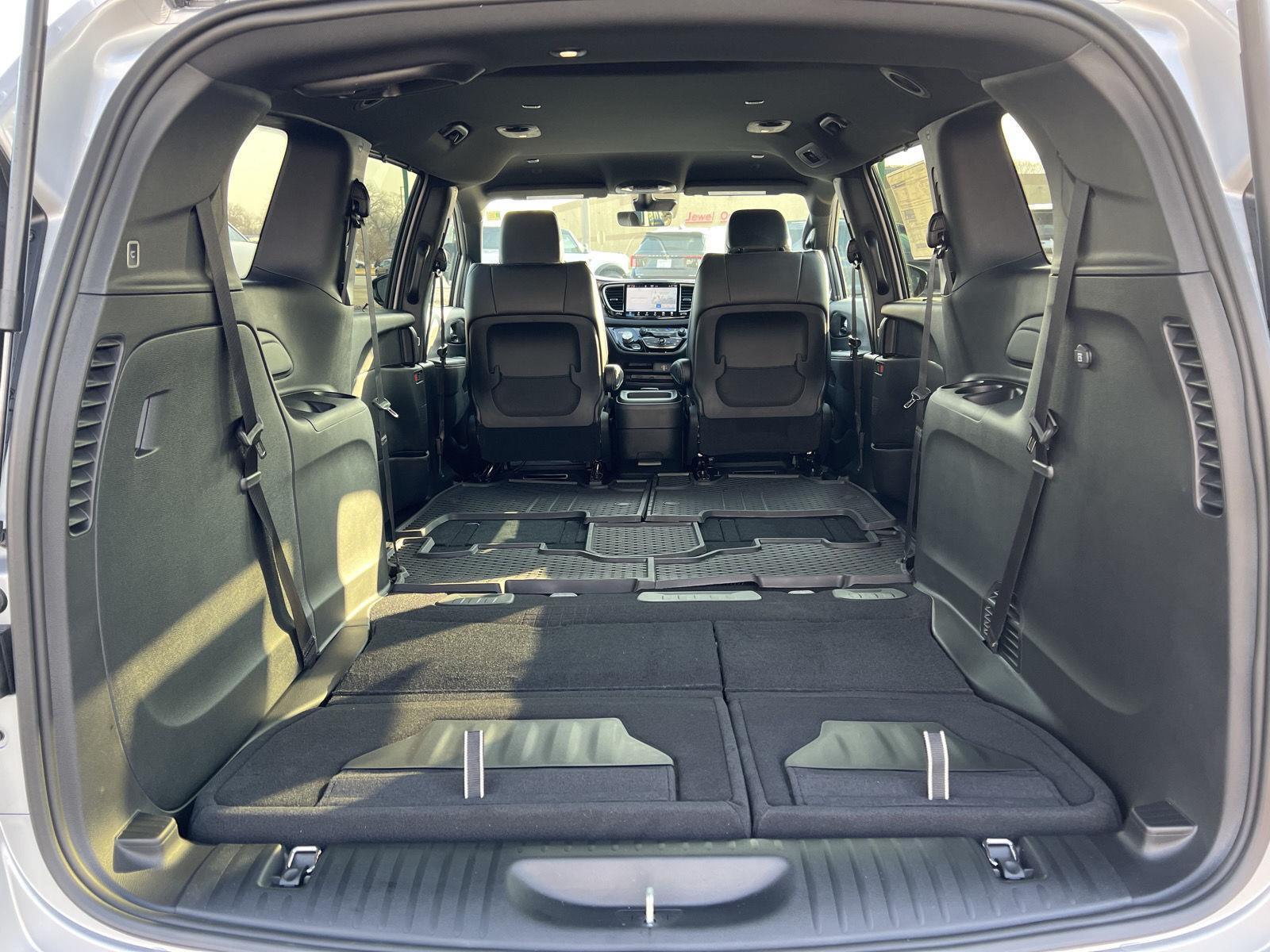 2026 Chrysler Voyager LX - Photo 48