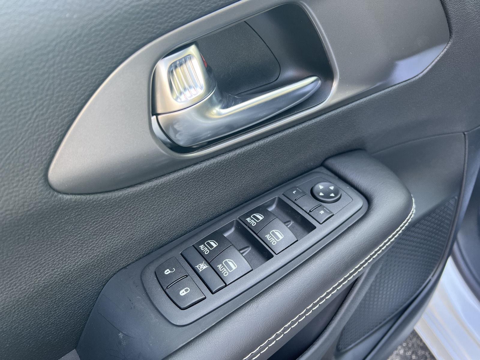 2026 Chrysler Voyager LX - Photo 12