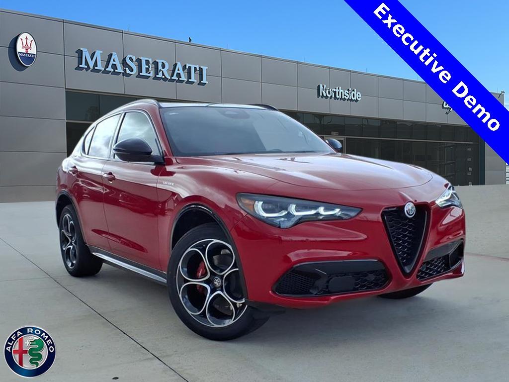 2025 Alfa Romeo Stelvio Base's photo