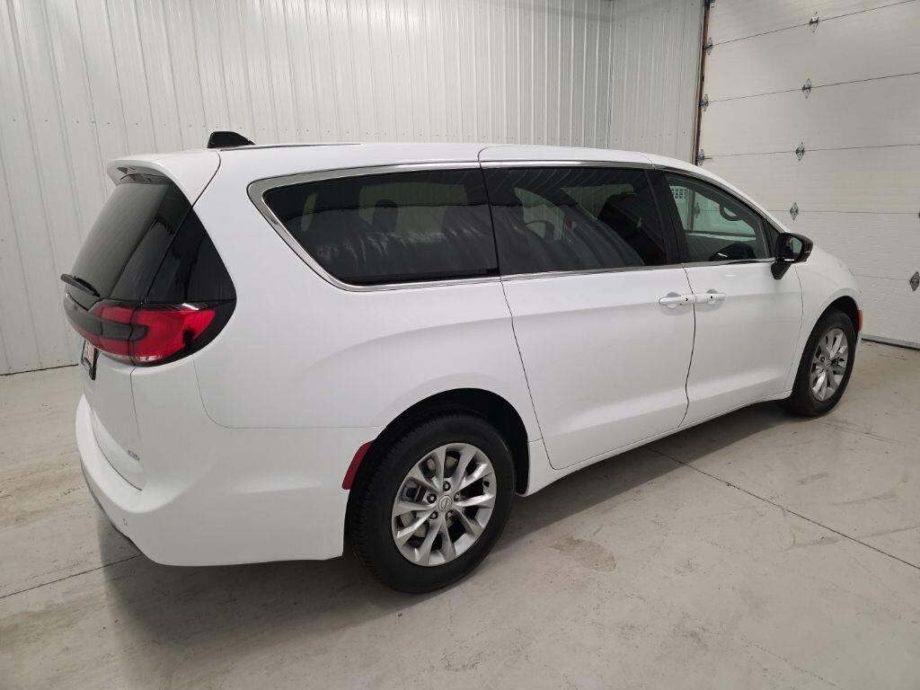 2026 Chrysler Pacifica Select - Photo 6
