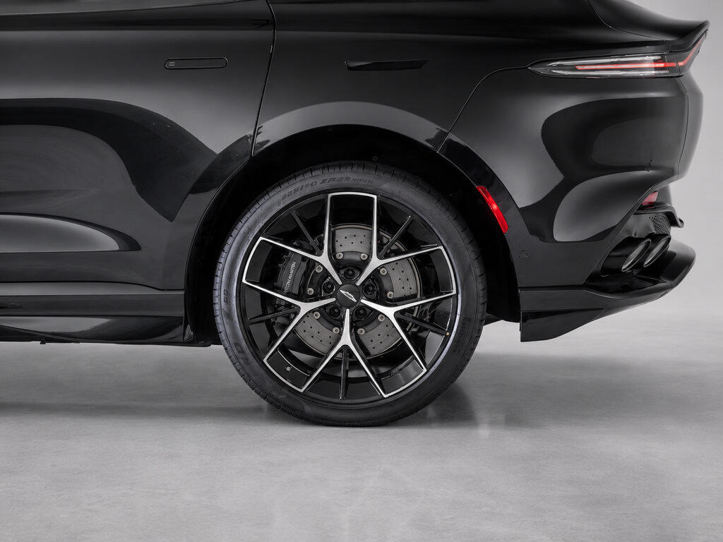 2026 Aston Martin DBX 707 - Photo 7
