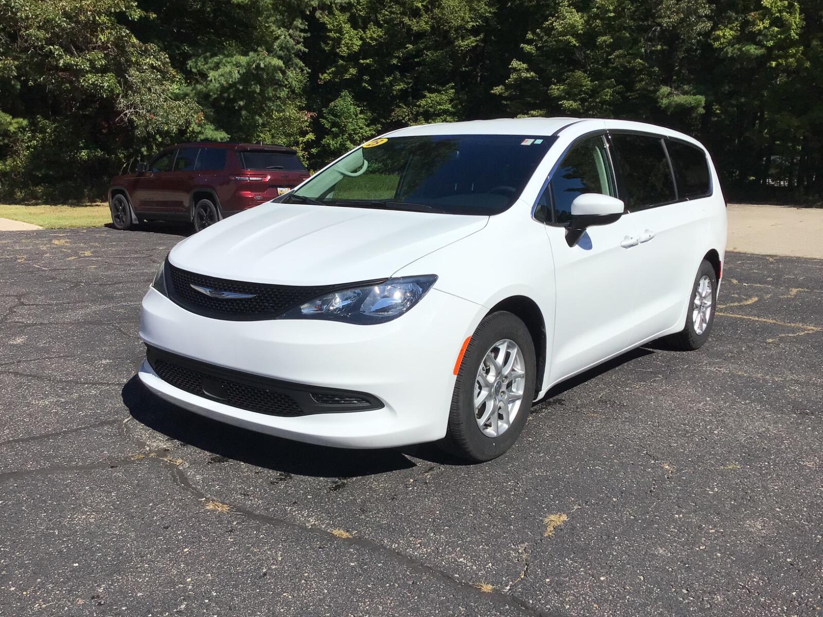 2023 Chrysler Voyager