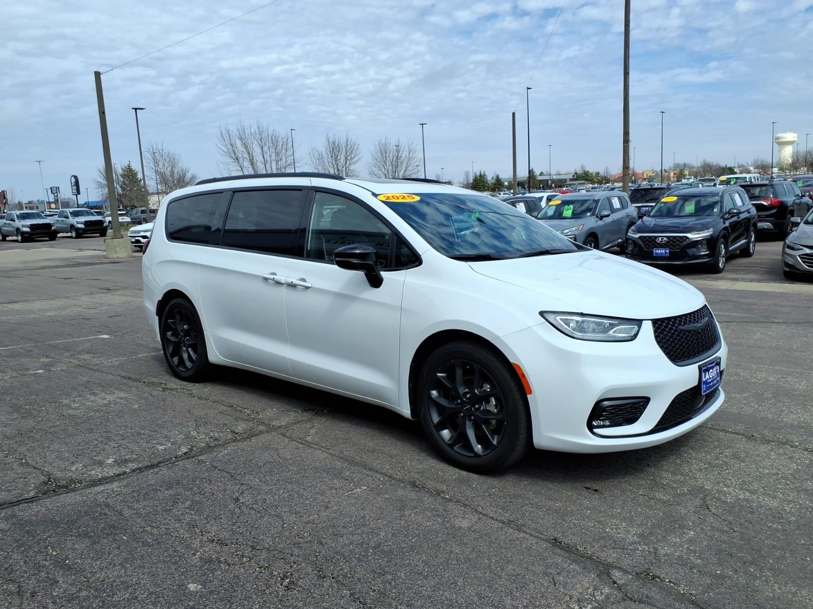 Used 2025 Chrysler Pacifica Limited with VIN 2C4RC1GG9SR518396 for sale in Mankato, Minnesota