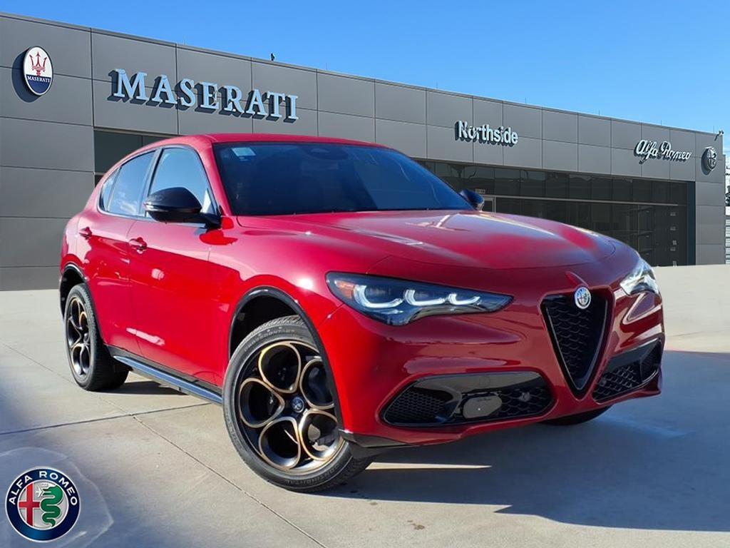2025 Alfa Romeo Stelvio Intensa's photo