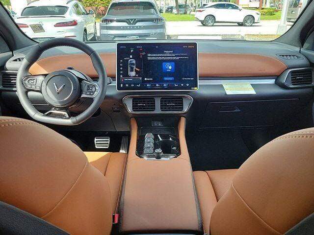 2025 VinFast VF 8 Plus - Photo 10