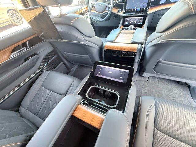 2022 Jeep Grand Wagoneer Series III - Photo 40