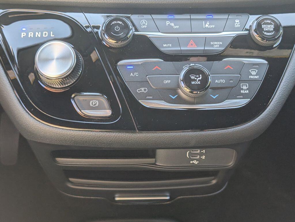 2026 Chrysler Pacifica Select - Photo 19