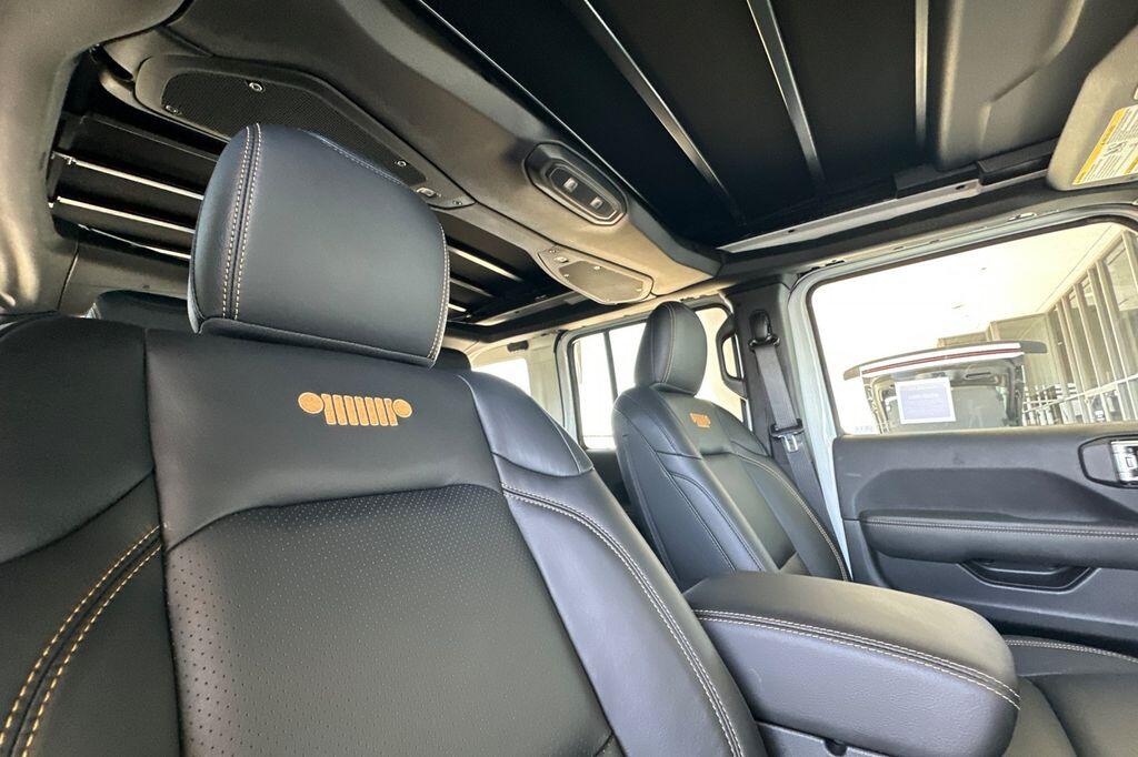 2025 Jeep Wrangler 4-Door Sahara - Photo 13