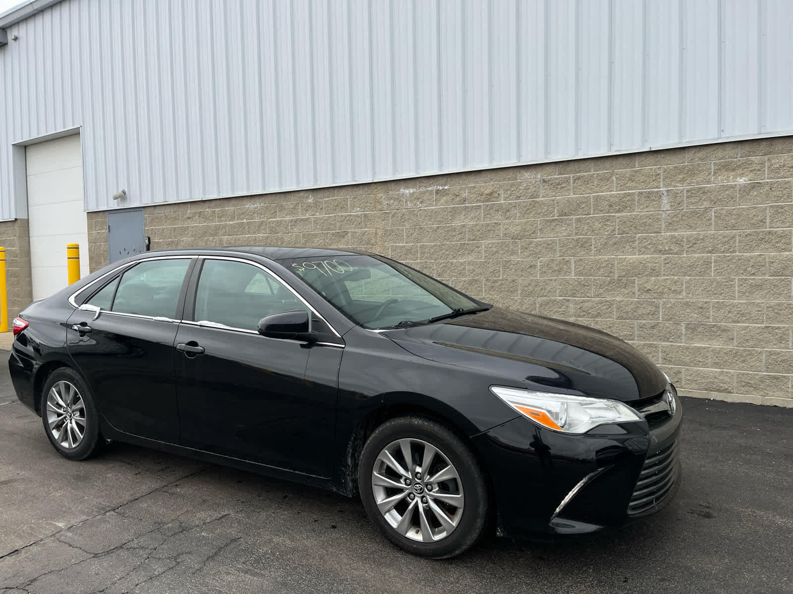 Used 2016 Toyota Camry XLE with VIN 4T1BF1FKXGU531968 for sale in Wilmington, OH