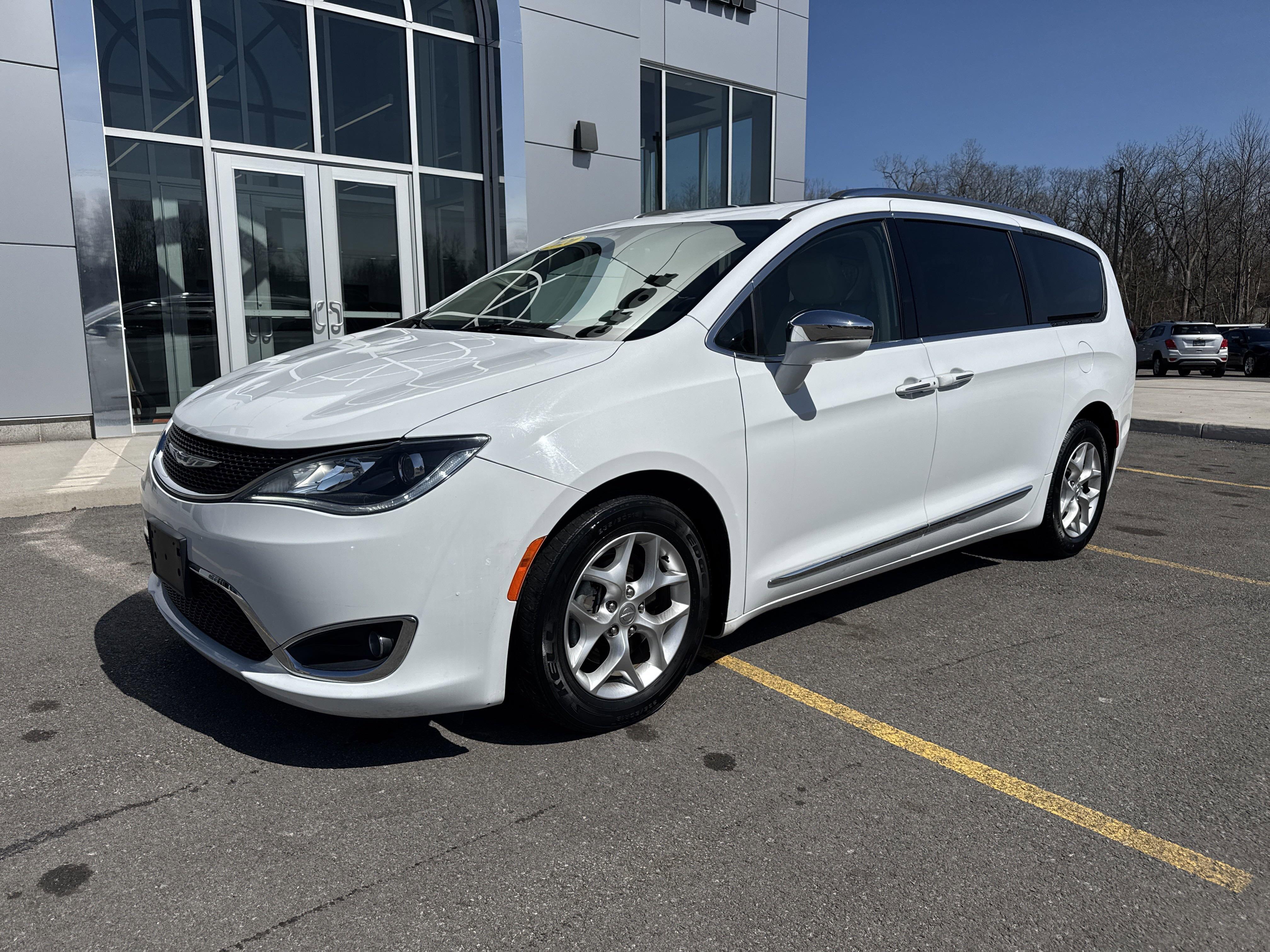 Used 2020 Chrysler Pacifica Limited with VIN 2C4RC1GG9LR181665 for sale in Victor, NY