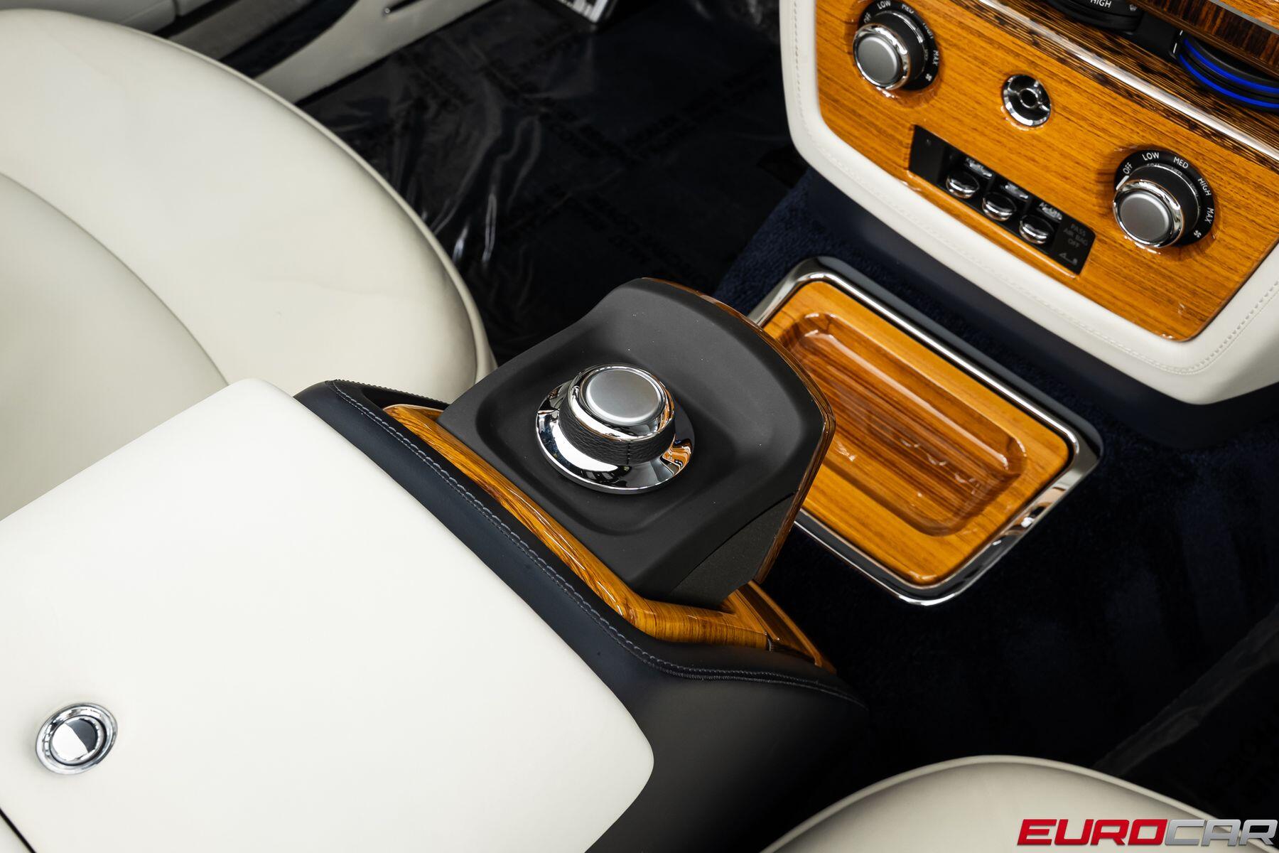 2010 Rolls-Royce Phantom Drophead Coupe *RARE INTERIOR * IMMACULATE CONDITION*Image 32