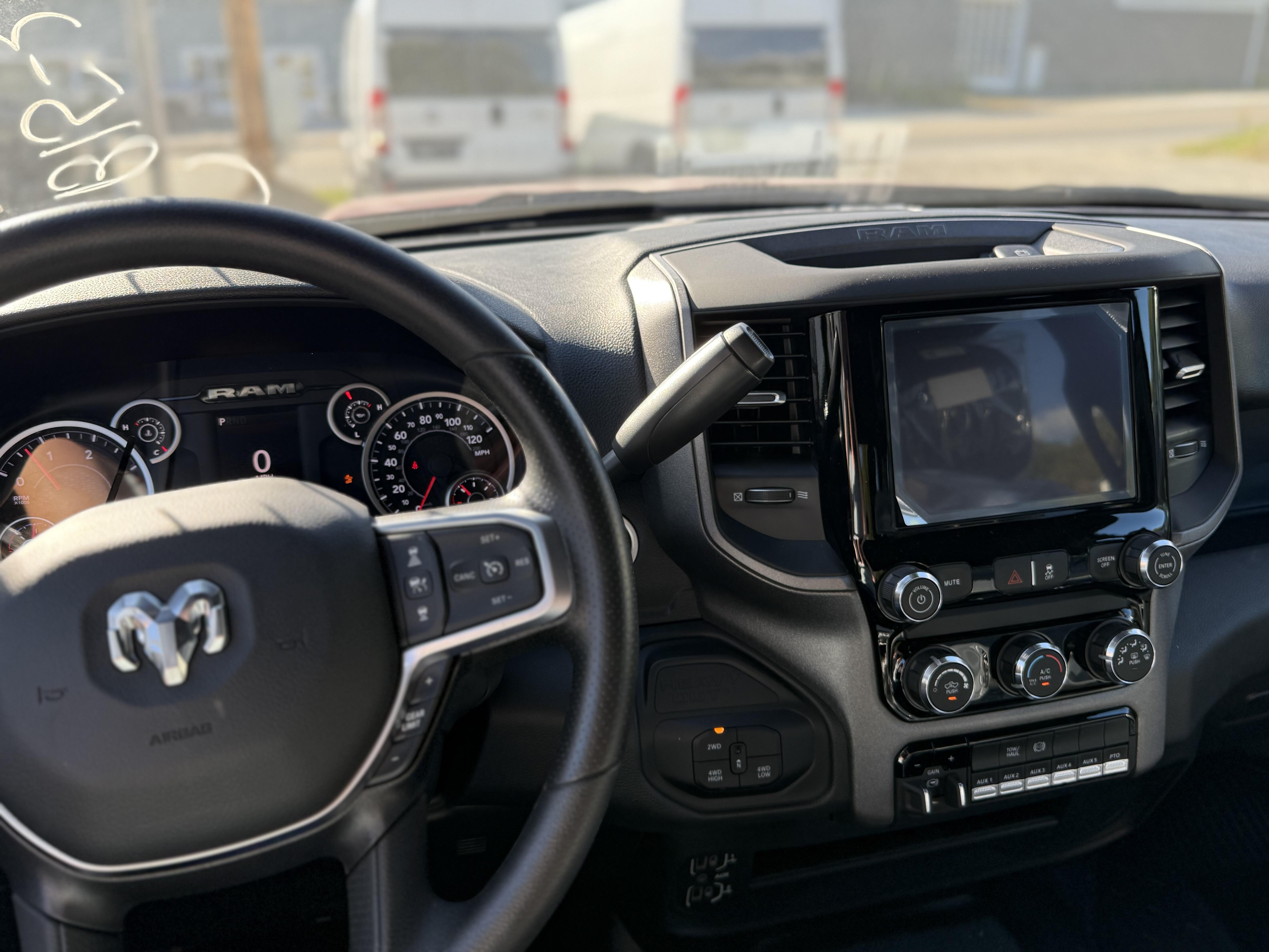 2025 RAM 3500 Chassis Tradesman - Photo 8