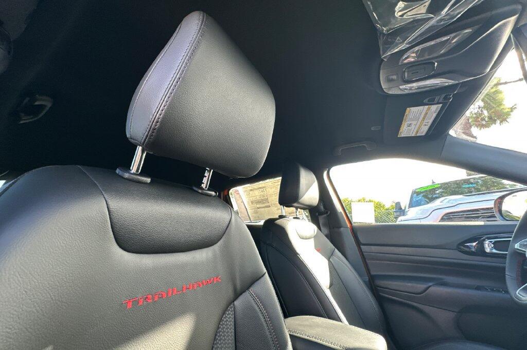 2026 Jeep Compass Trailhawk - Photo 17