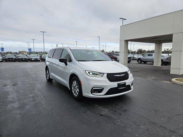 2026 Chrysler Pacifica Select - Photo 7