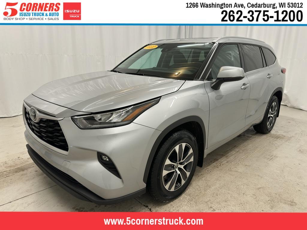 2022 Toyota Highlander XLE's photo
