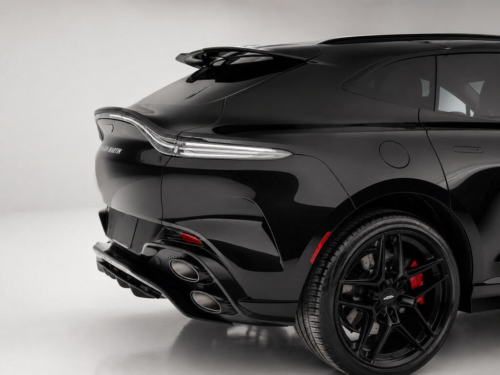 2026 Aston Martin DBX S - Photo 11