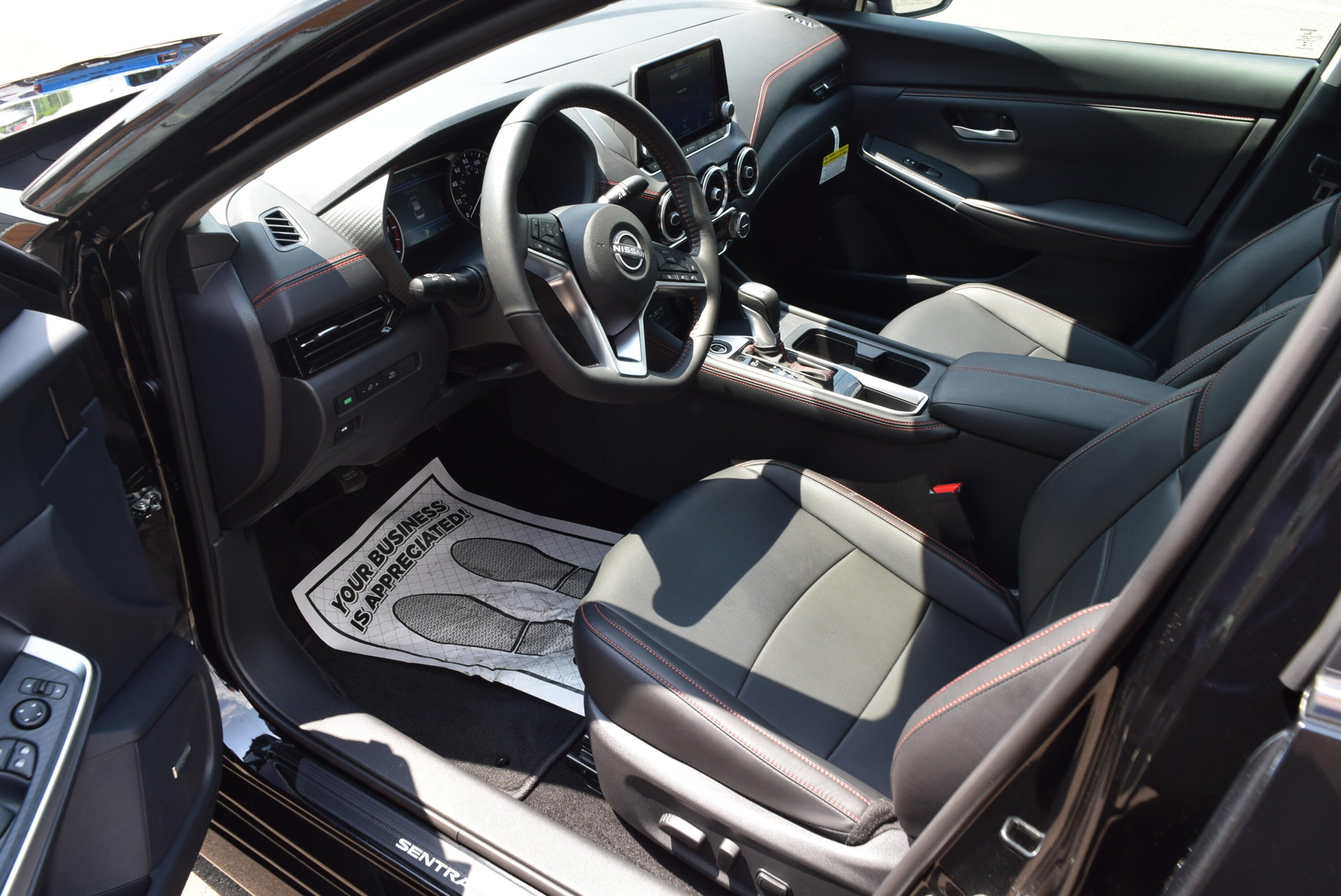 2025 Nissan Sentra SR - Photo 9