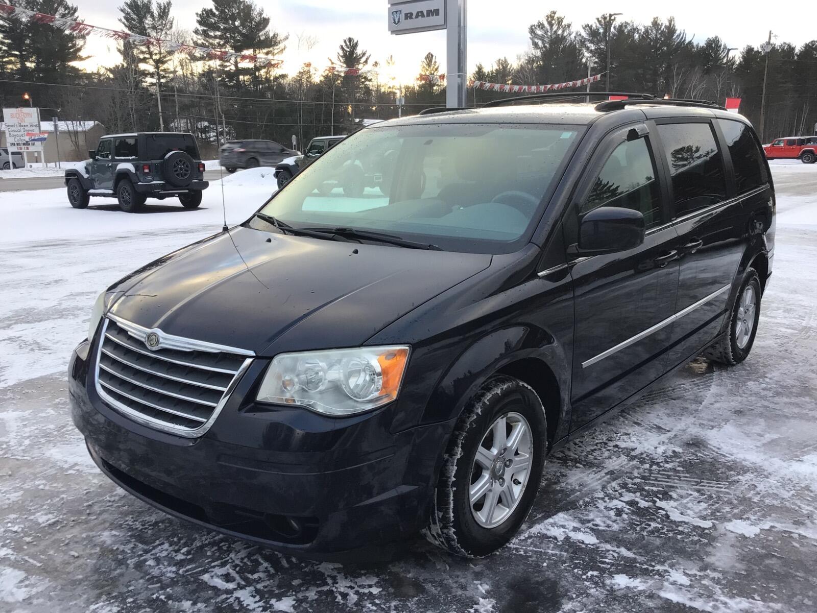 2010 Chrysler Town & Country Touring's photo