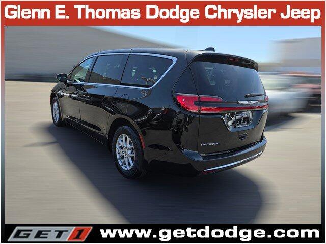 2025 Chrysler Pacifica Select - Photo 6