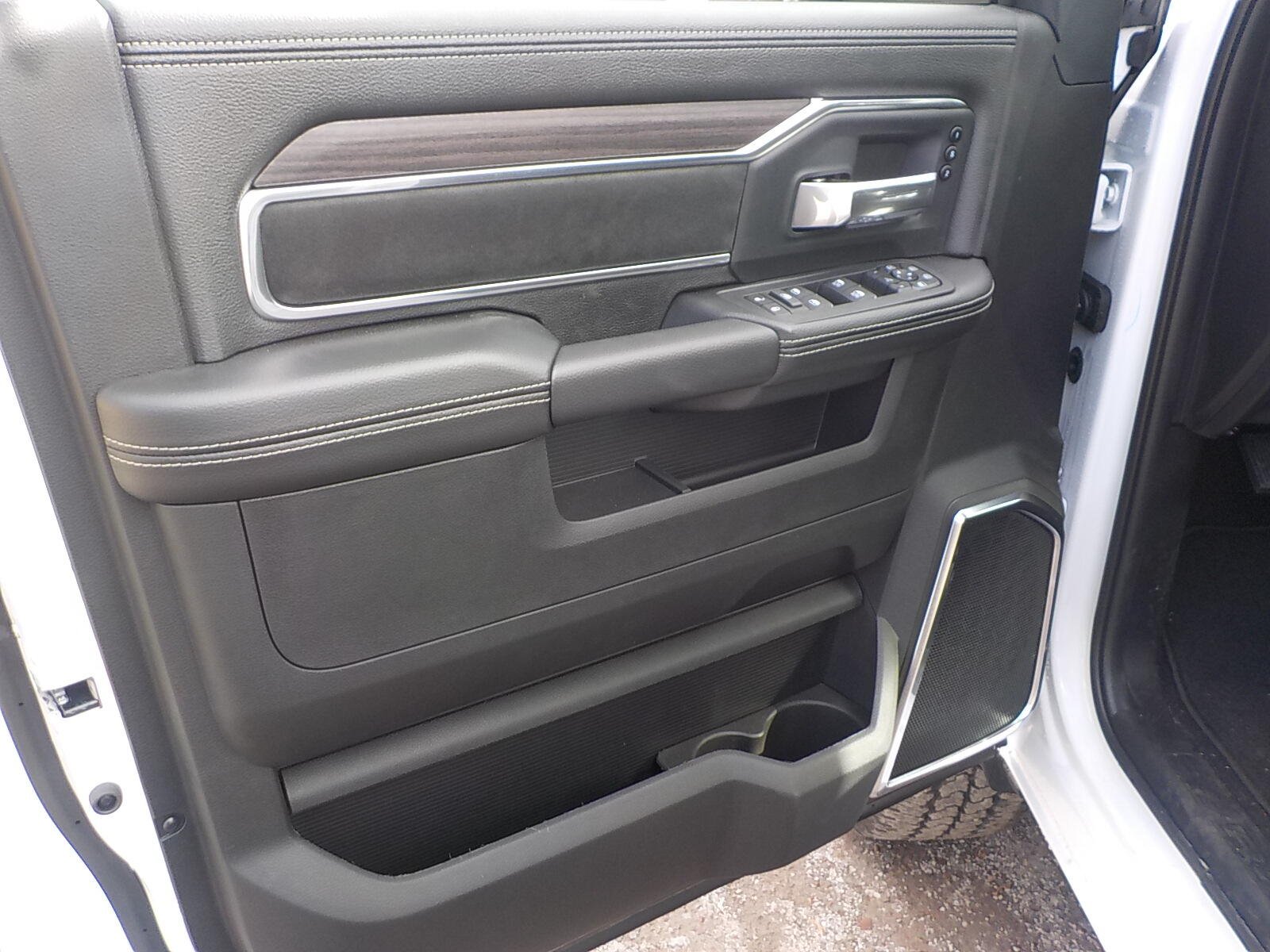 2026 RAM 2500 Laramie - Photo 19