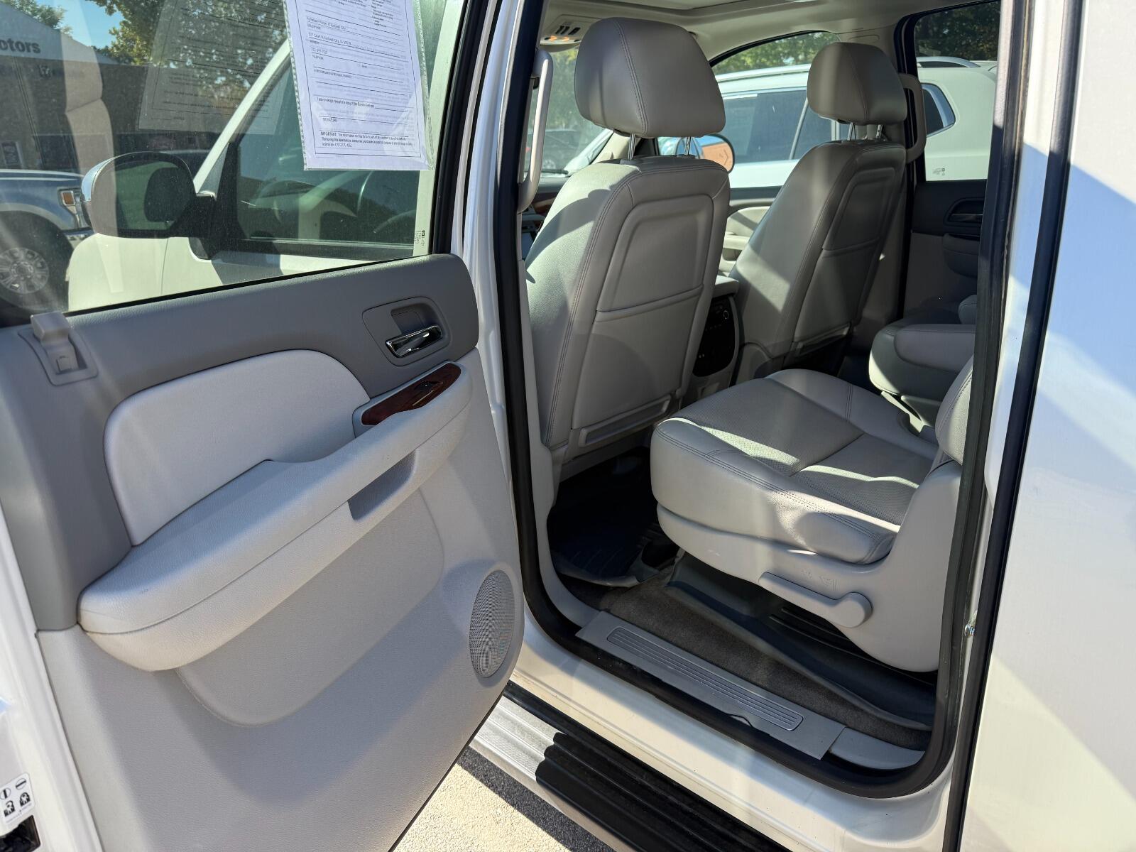 2012 Chevrolet Suburban LTZ - Photo 10