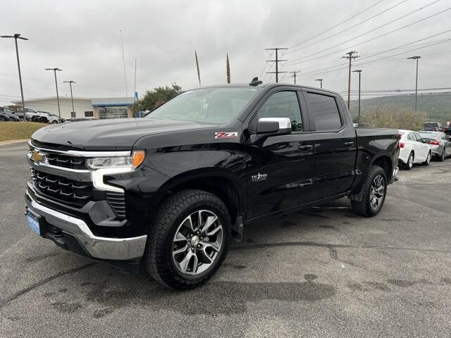 Used 2024 Chevrolet Silverado 1500 LT with VIN 1GCUDDED1RZ345717 for sale in Burnet, TX