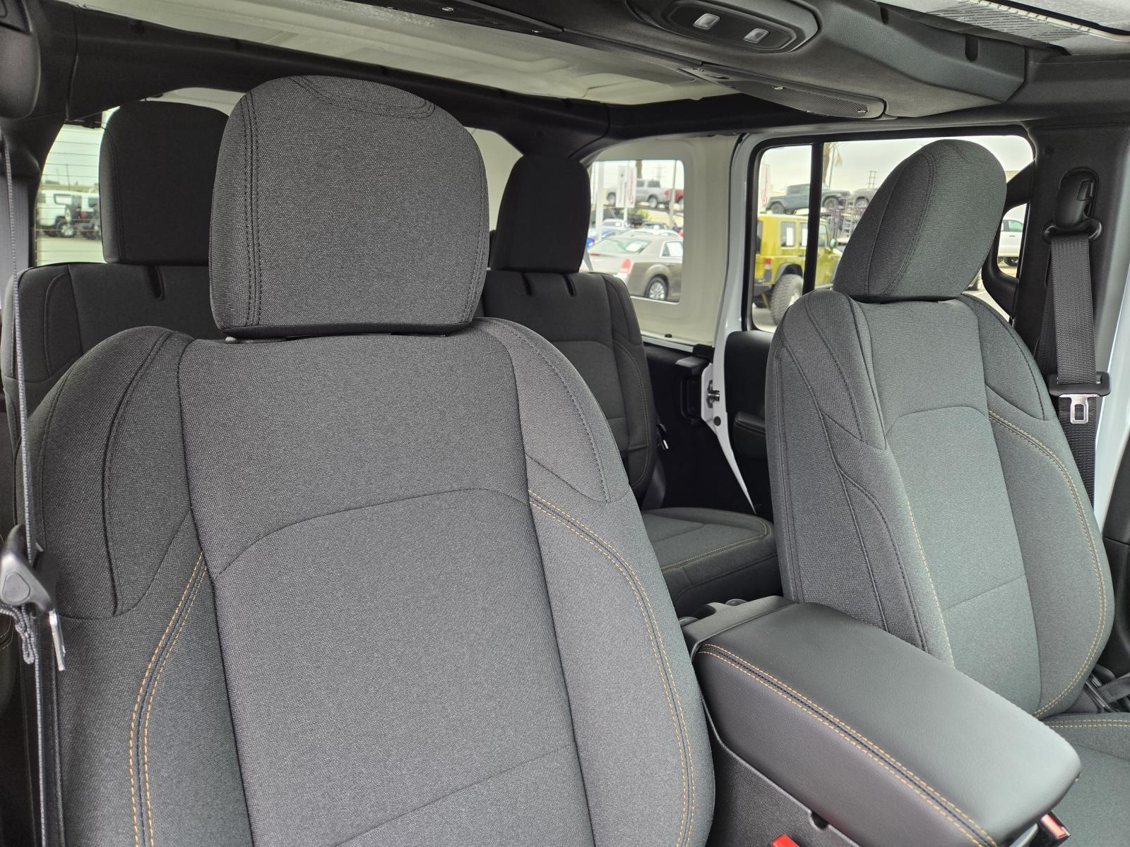 2025 Jeep Wrangler 4-Door Sahara - Photo 32