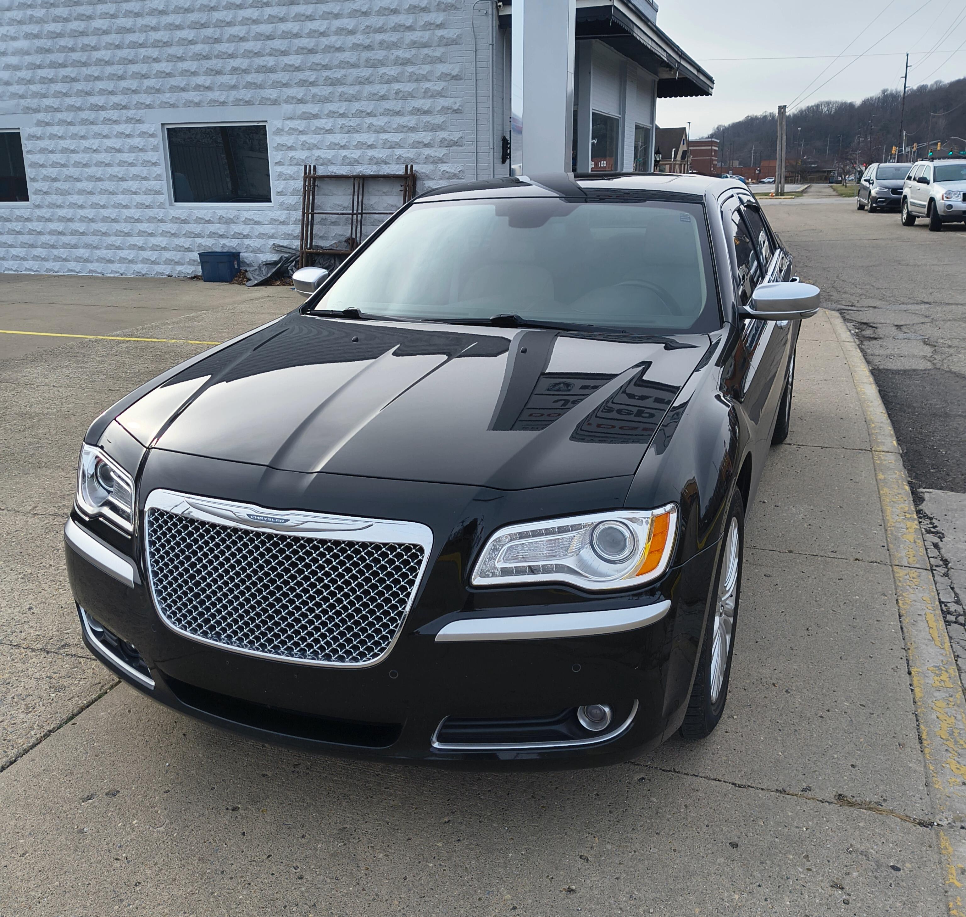 2013 Chrysler 300 Luxury Series's photo
