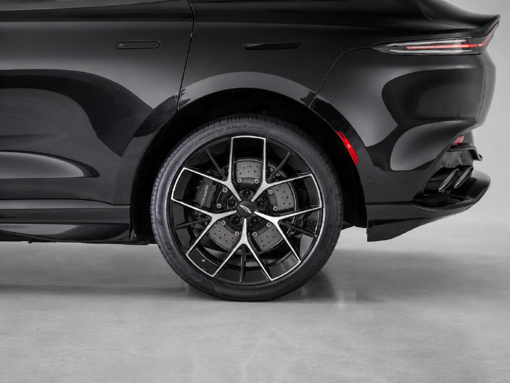 2026 Aston Martin DBX 707 - Photo 7