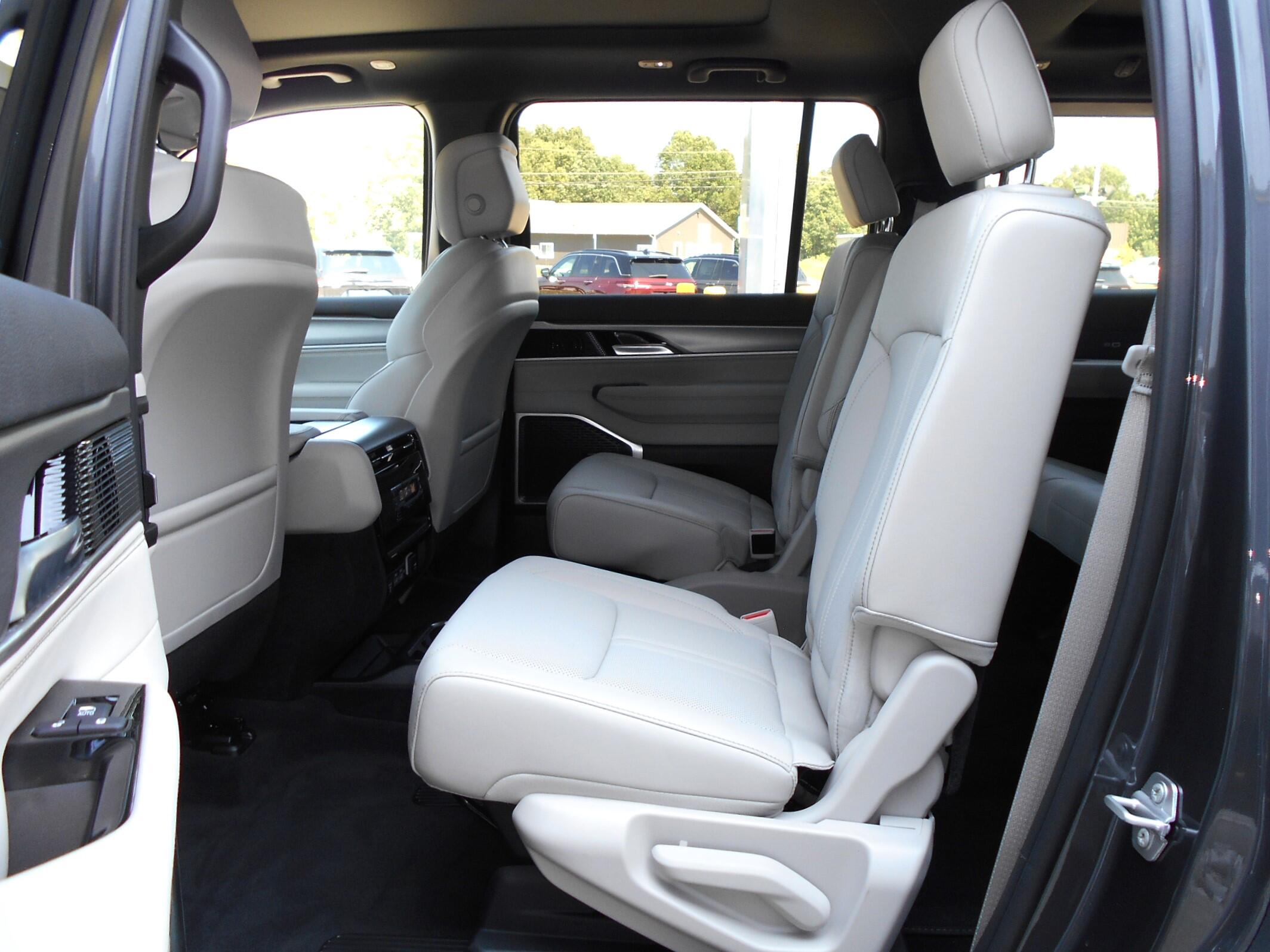 2025 Jeep Wagoneer Series II - Photo 6