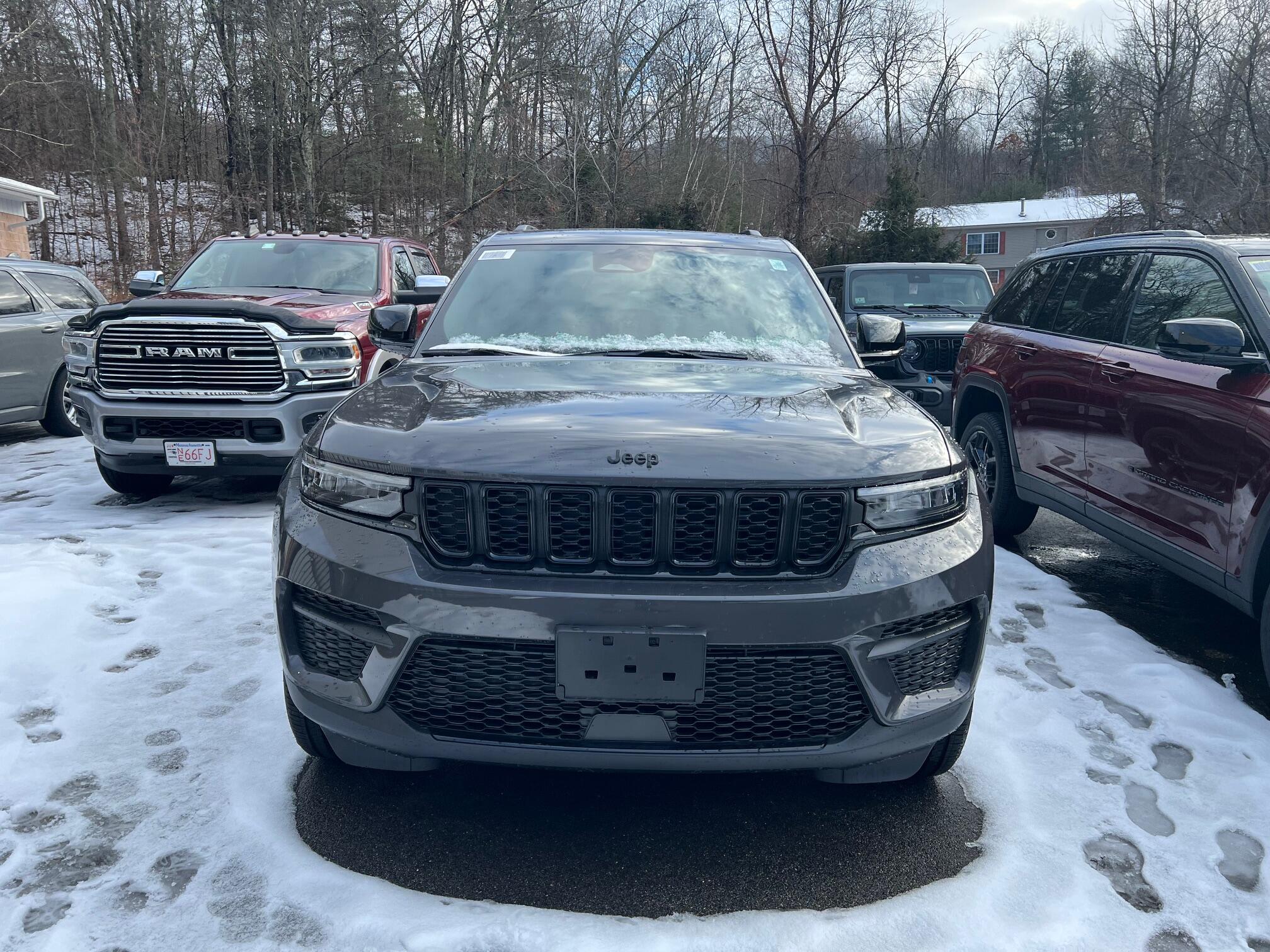 2025 Jeep Grand Cherokee Altitude's photo