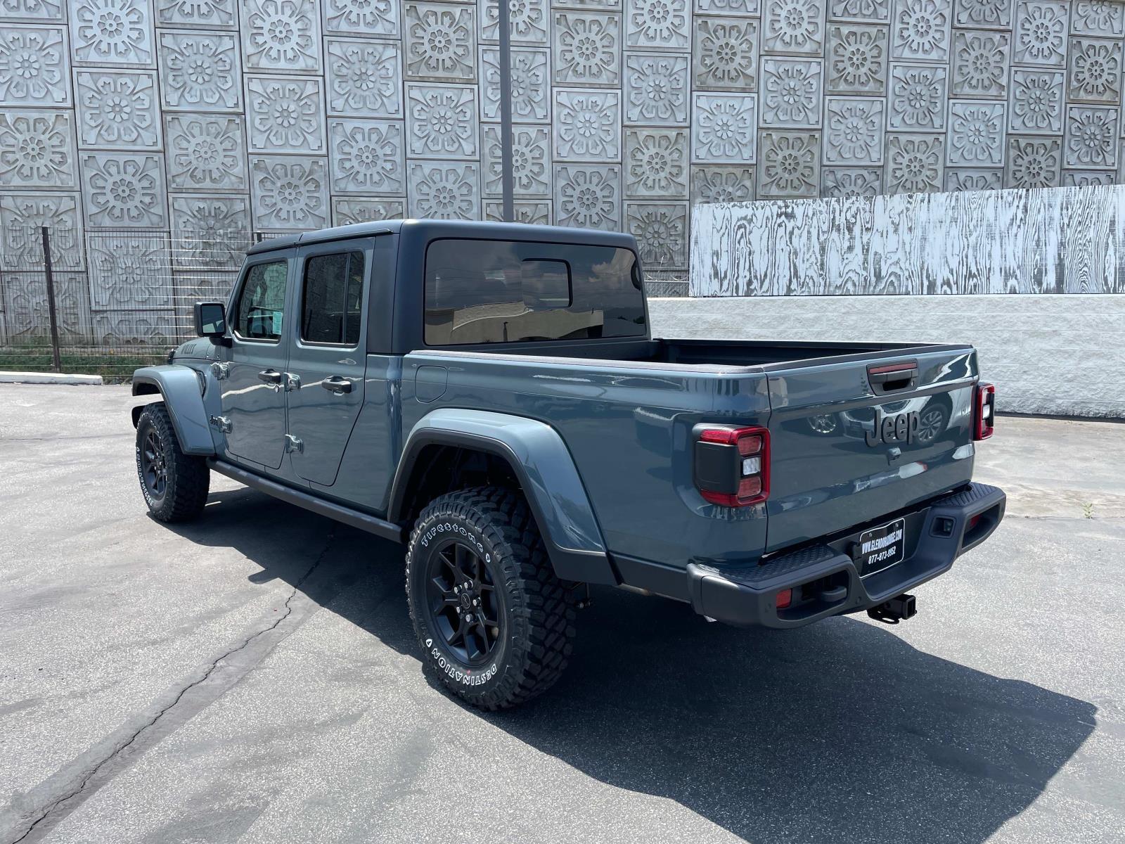 2025 Jeep Gladiator Willys - Photo 6