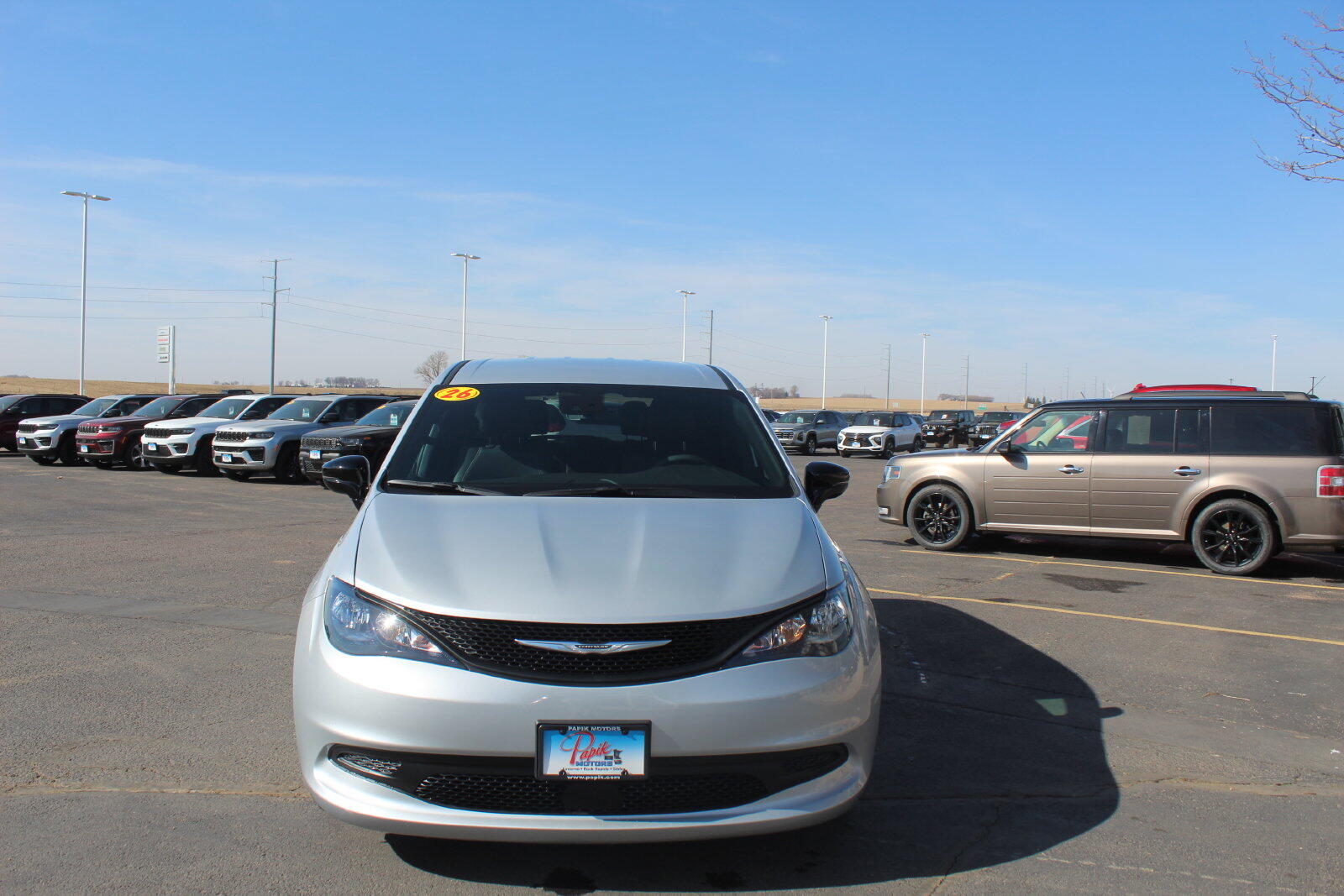 2026 Chrysler Voyager LX - Photo 8