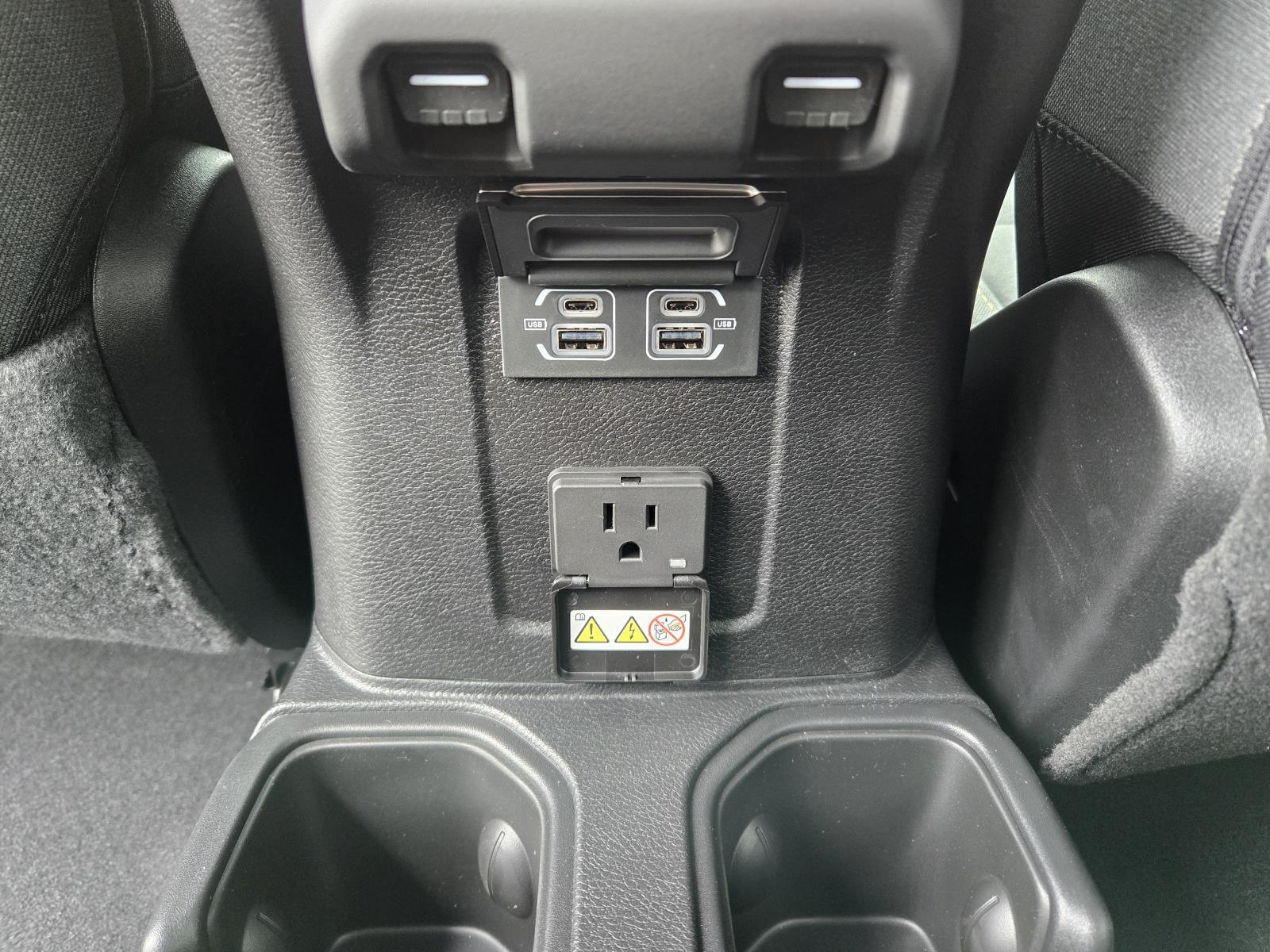 2025 Jeep Wrangler 4-Door Sahara - Photo 28