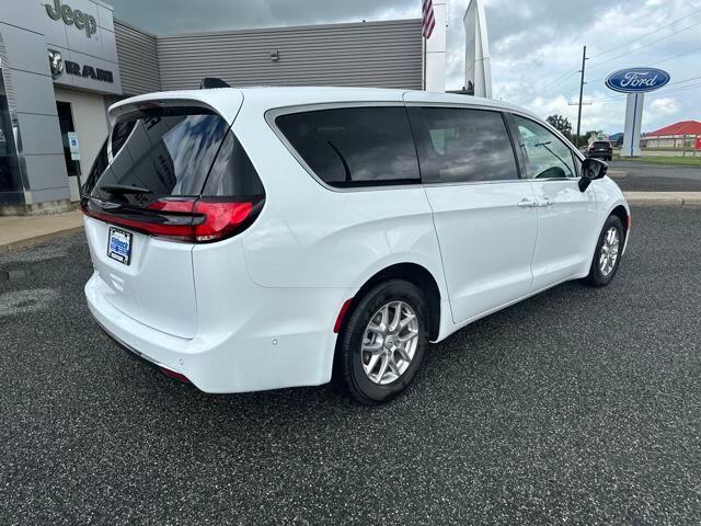 2025 Chrysler Pacifica Select - Photo 8